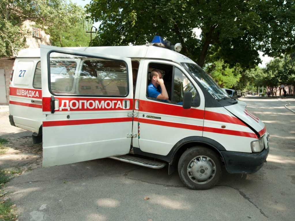 В Павлограде мужчина разбил голову в аптеке и получил инсульт: «скорая» отказалась его везти в больницу