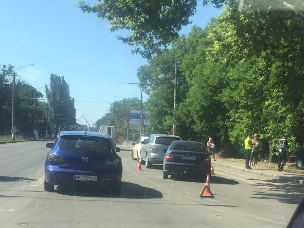 В Николаеве на проспекте столкнулись две иномарки (ФОТО)