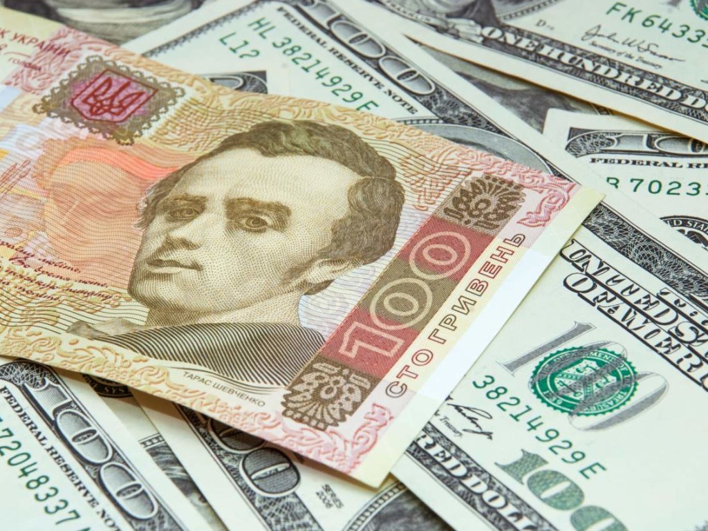 НБУ установил официальный курс на уровне 25,60 гривен за доллар