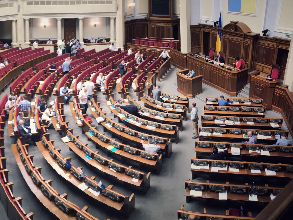 Последний отсчёт: чем заняты депутаты Рады за 20 дней до выборов (ФОТО)