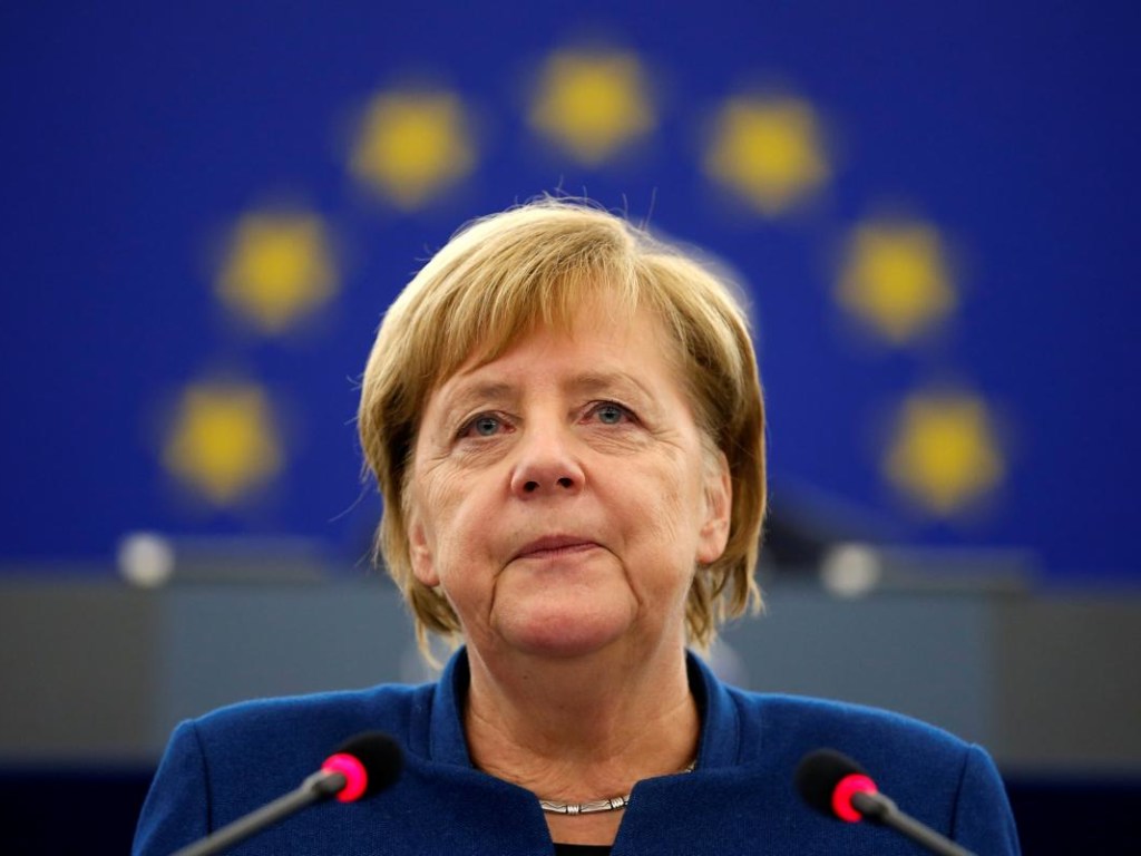 Меркель снова испытала приступ дрожи (ВИДЕО)