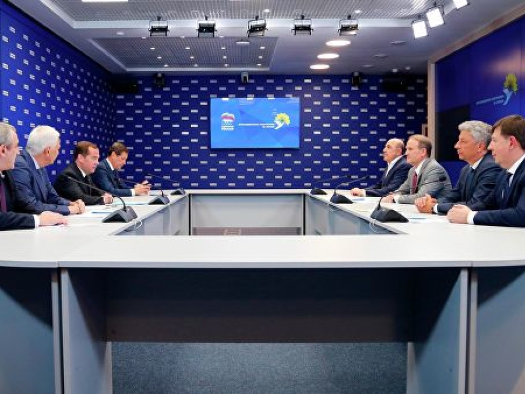 Медведчук с Медведевым провели переговоры о снятии санкций с украинских компаний