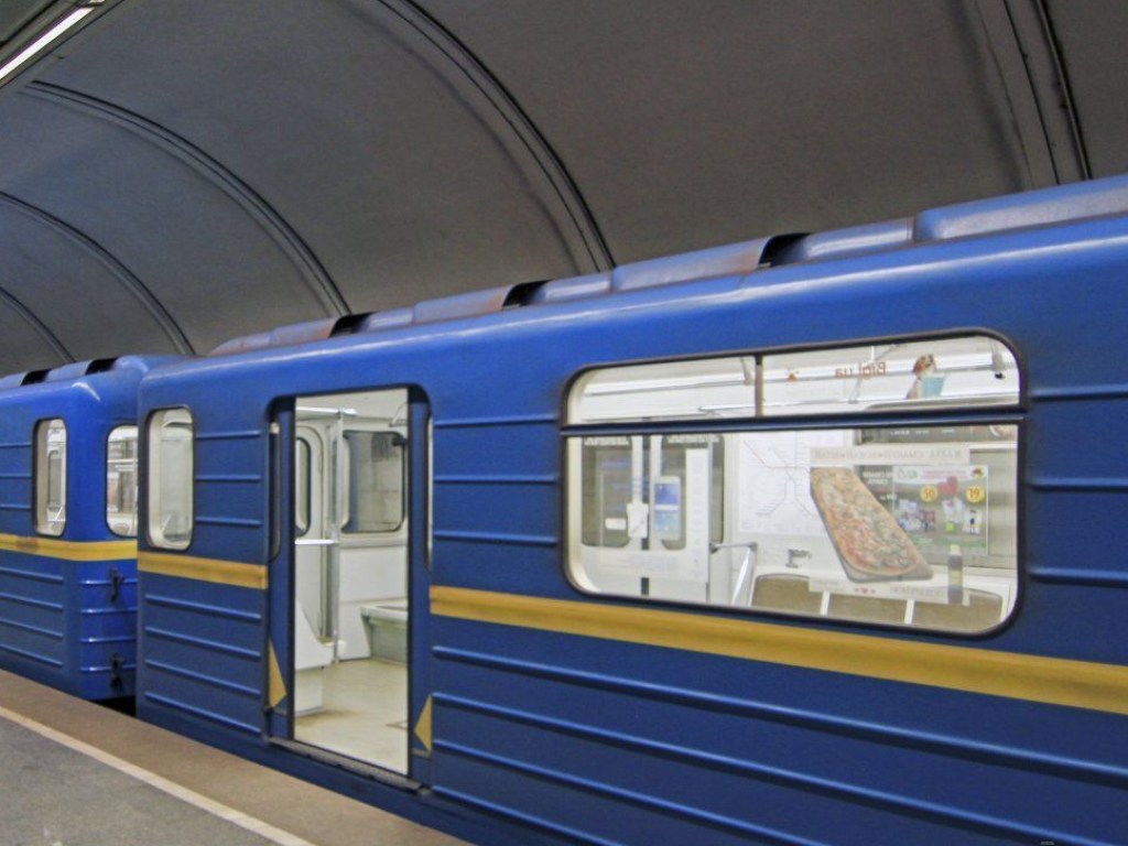 ЧП в столичном метро: бросившаяся под поезд женщина скончалась