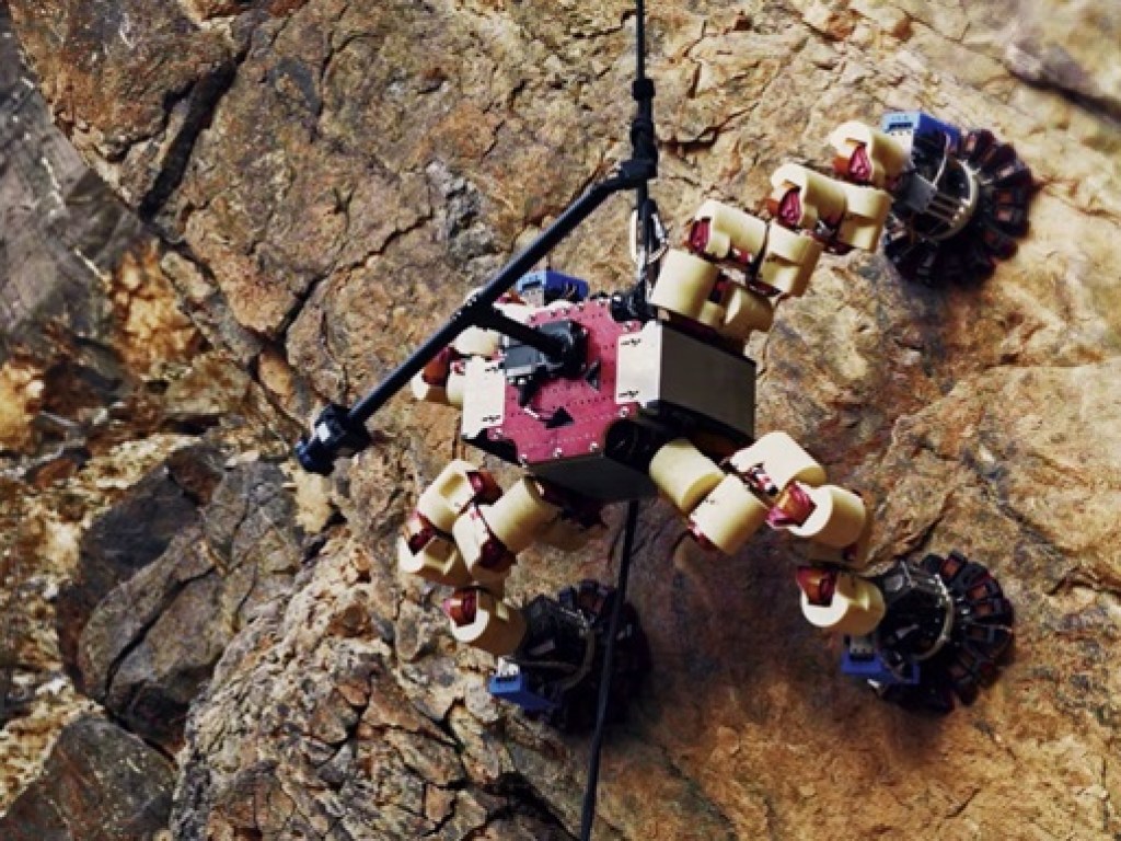 Робот покорил гору в американской Долине Смерти: впечатляющее видео восхождения