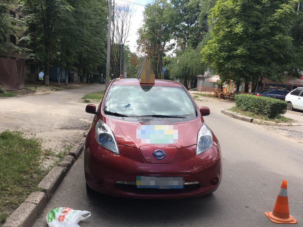 В Харькове Nissan сбил пенсионерку-пешехода
