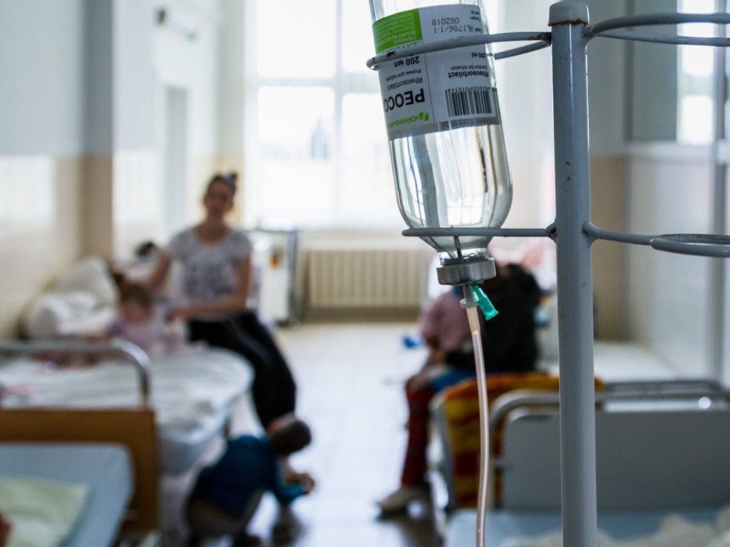 На Закарпатье 5-летний мальчик в детском саду сломал обе руки из-за халатности воспитателей (ВИДЕО)