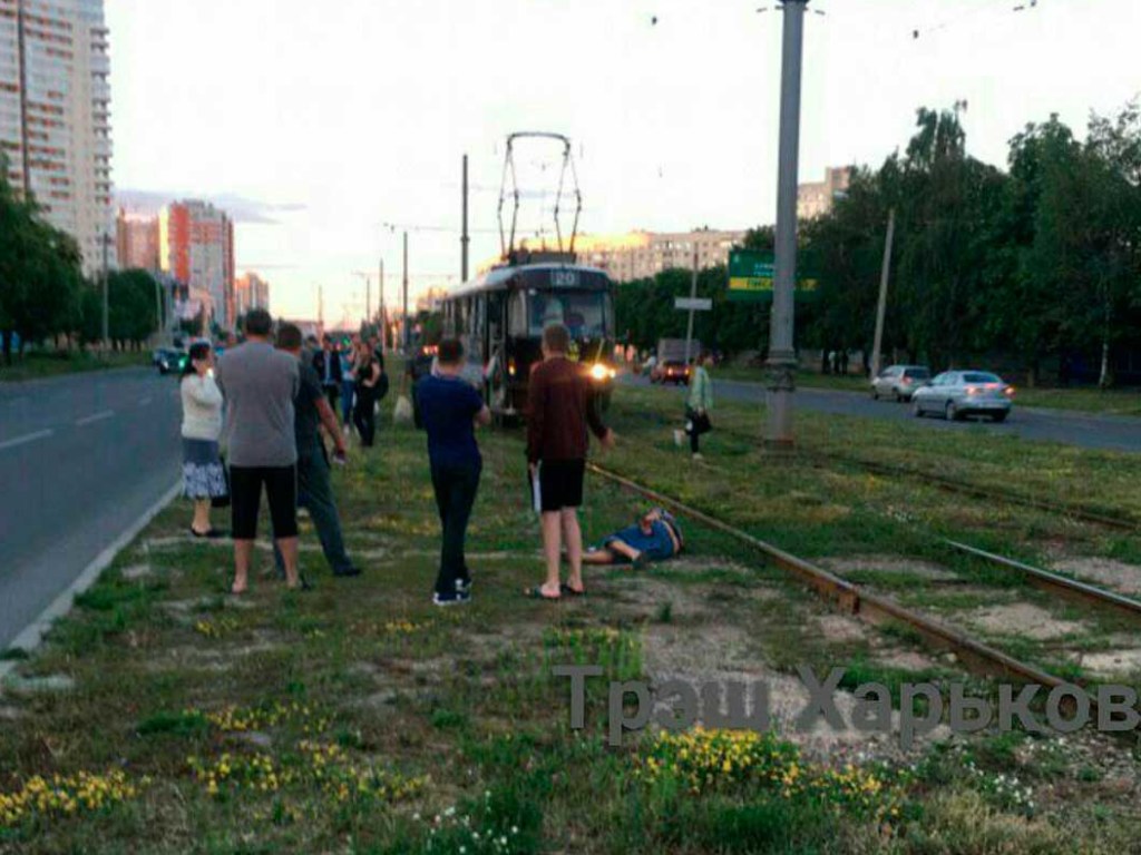 В Харькове трамвай «ампутировал» нетрезвому мужчине кисть руки (ФОТО)