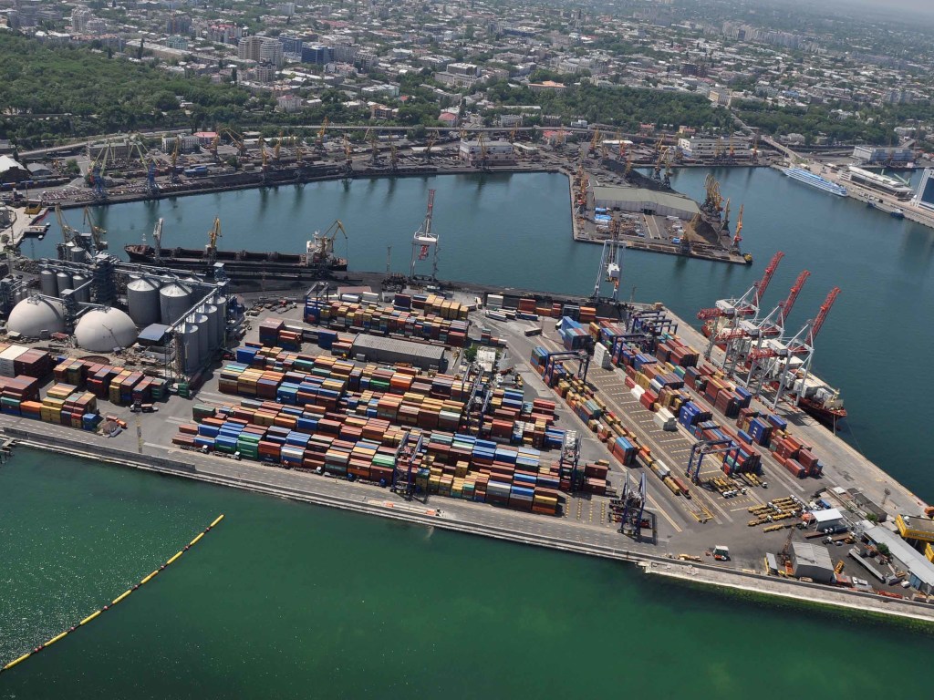 Зеленский предложил изменить правила въезда в Одесский порт