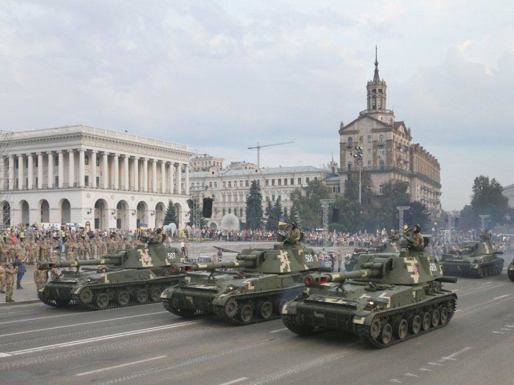 Вопрос военного парада на День Независимости вскрыл проблематику ручного распределения денег – депутат