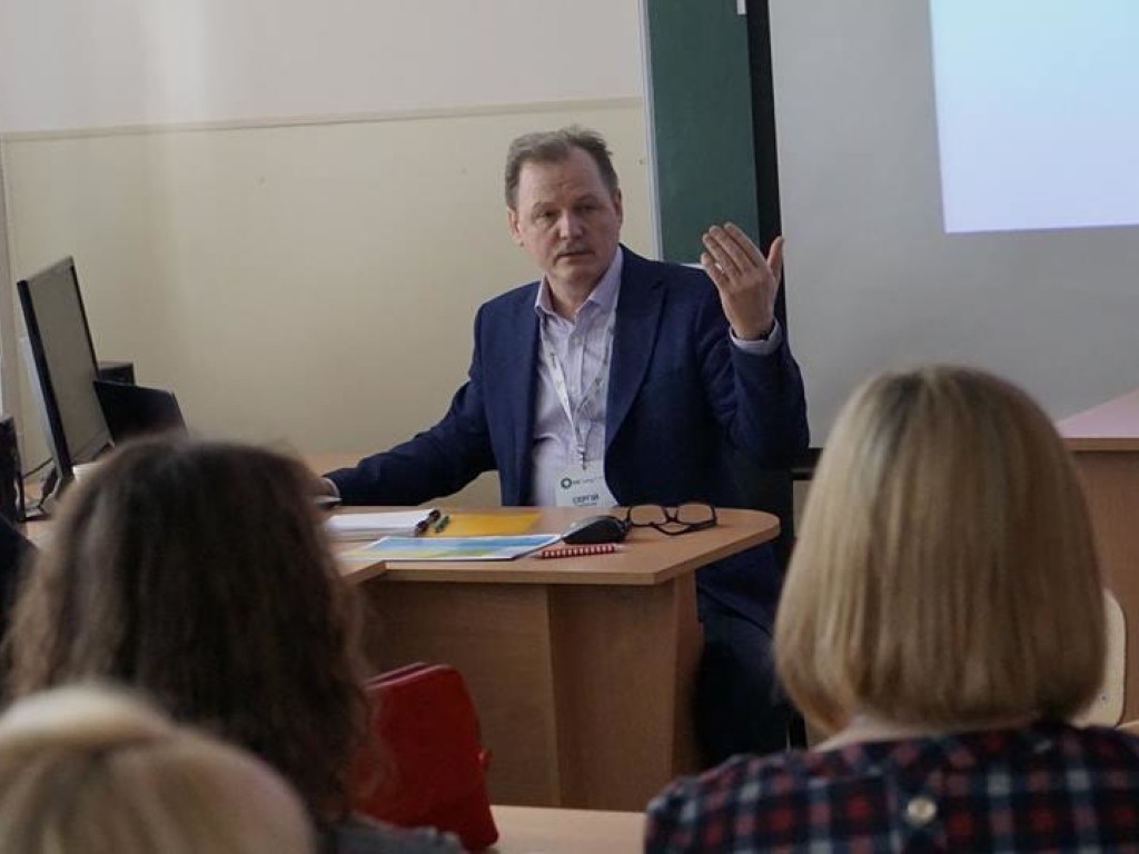 В Украине назначили образовательным омбудсменом директора специализированной школы