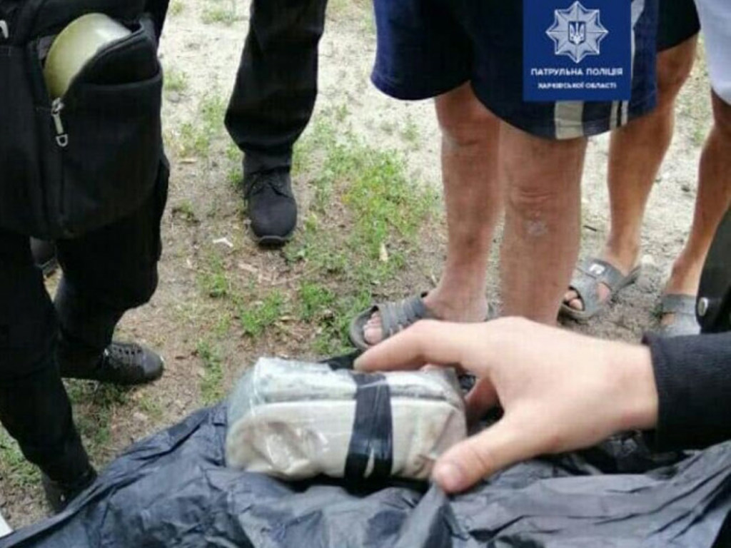 В Харькове полицейские задержали мужчину с наркотиками в рюкзаке (ФОТО)