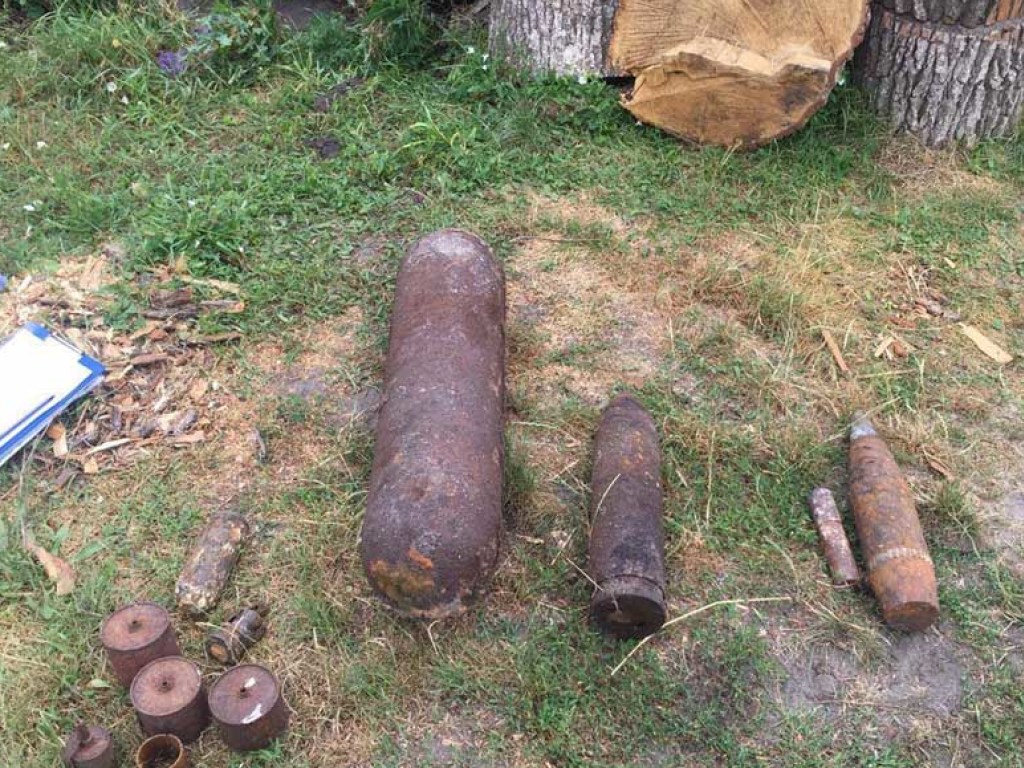В Ровенской области найдены более тысячи взрывоопасных предметов в доме, где подорвались дети (ФОТО, ВИДЕО)