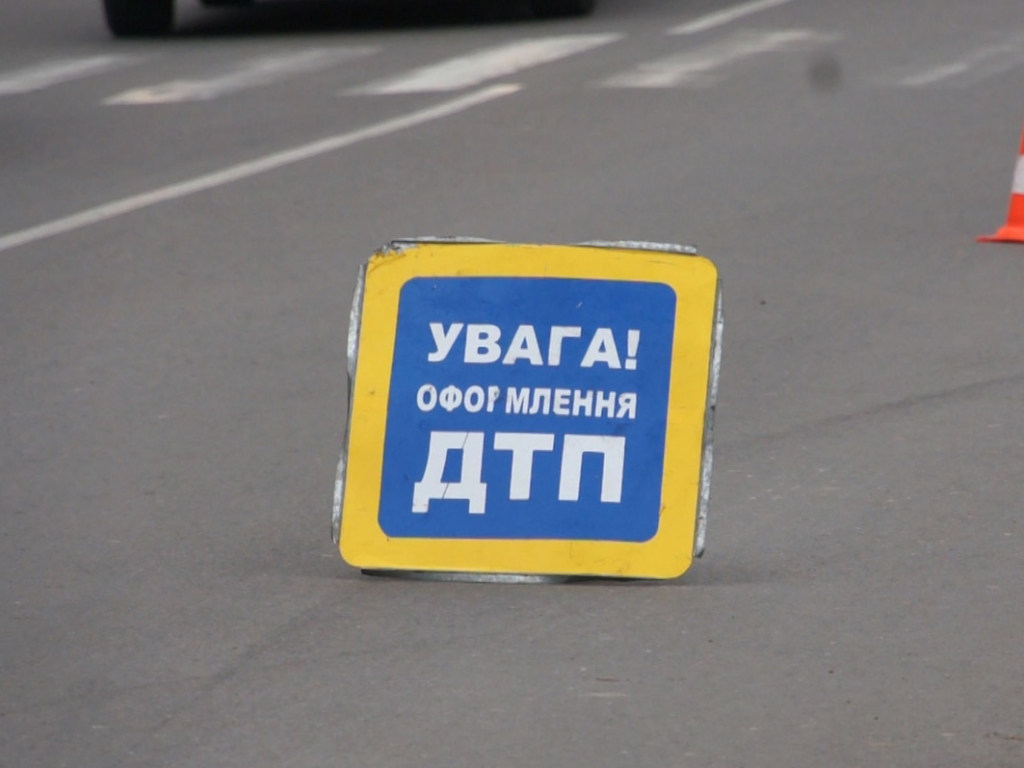 В Харькове на Окружной грузовик врезался в Audi с детьми (ВИДЕО)
