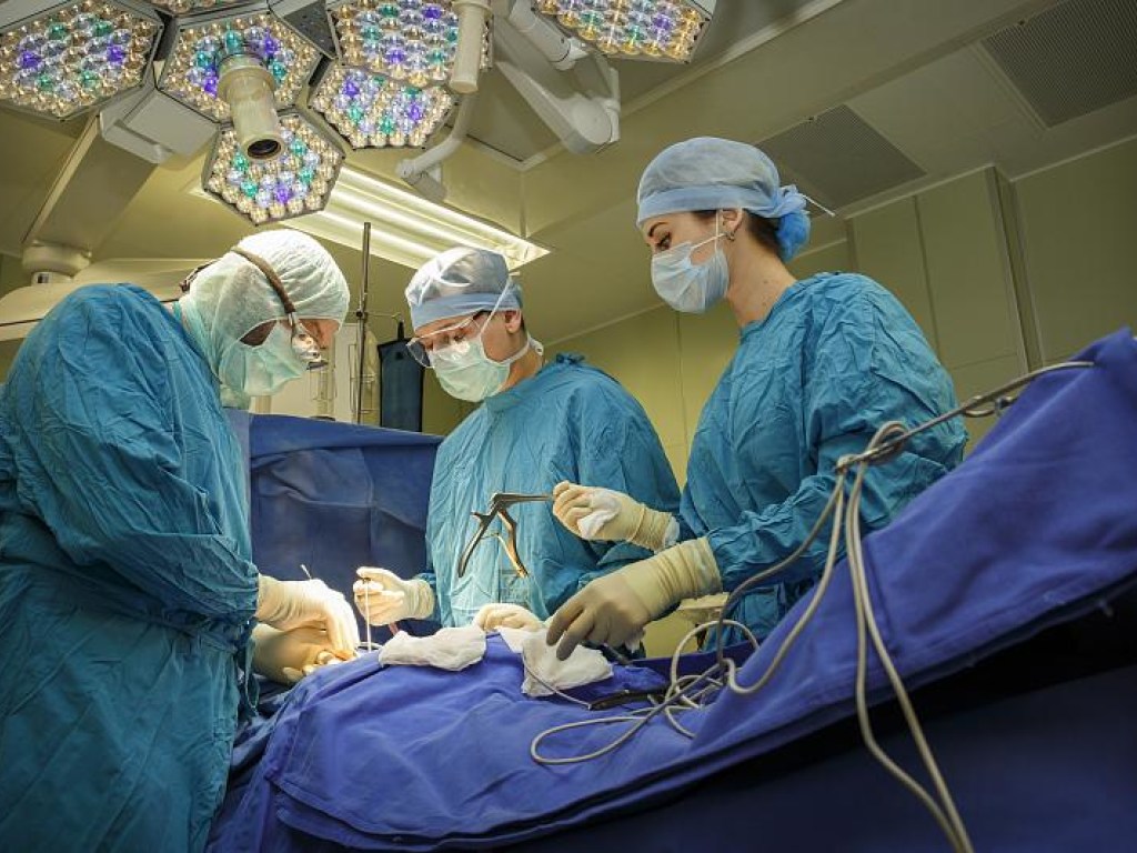 Срослись черепами: Британские врачи успешно разделили сиамских близнецов – трехлетних девочек (ВИДЕО)