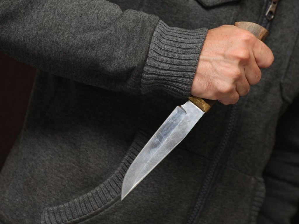 На столичной Троещине агрессивный 40-летний мужчина вонзил нож в сердце подростку