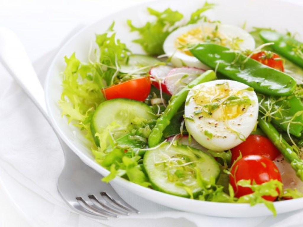 Блюда для снижения веса: «Тройка» самых полезных салатов для фигуры