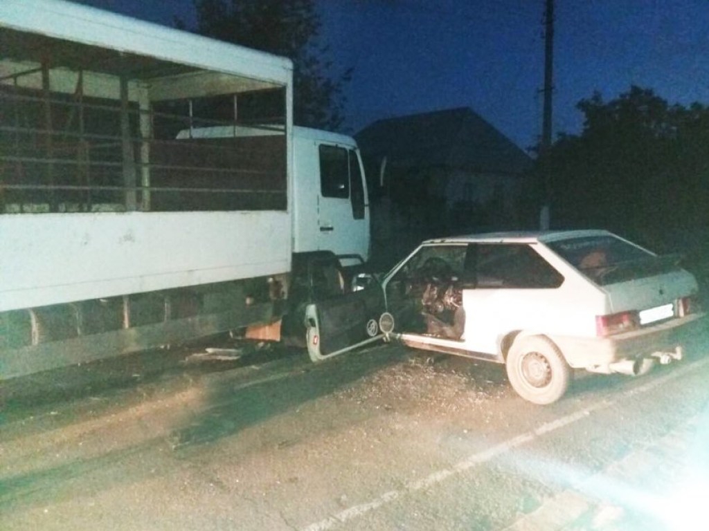 На Николаевщине столкнулись грузовик и «ВАЗ»: водитель оказался в «железном капкане» (ФОТО)