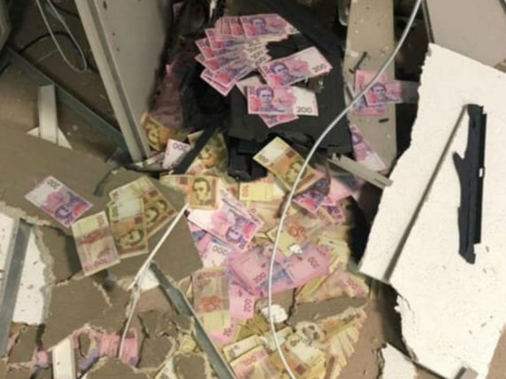 Работала банда рецидивиста: Под Днепром злоумышленники взорвали банкомат (ФОТО, ВИДЕО)