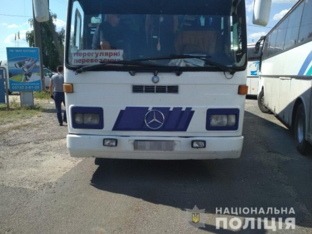 Полиция остановила «караван» автобусов с парнями крепкого телосложения (ФОТО)