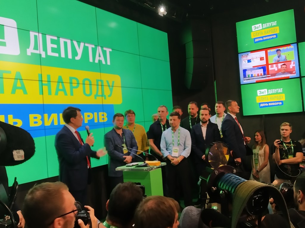 Зеленский предложил Вакарчуку политическое сотрудничество