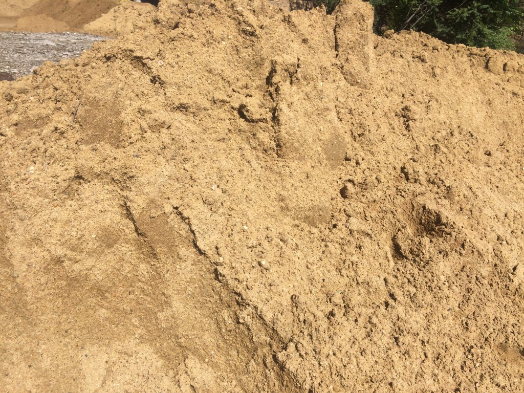 В Кировоградской области в привезенном на заказ песке обнаружили человеческие останки
