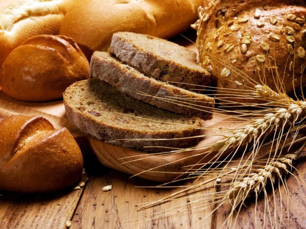 Не менее 3 кусков: Диетологи назвали норму потребления хлеба