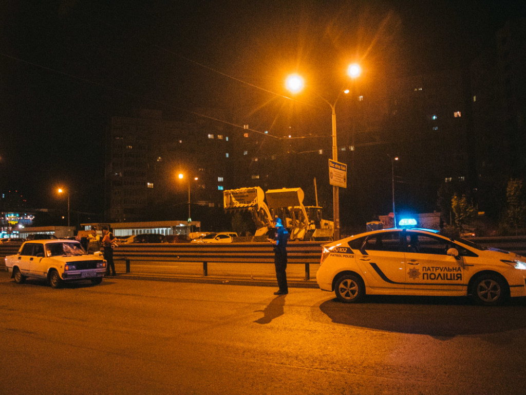 На проспекте Глушкова в Киеве ВАЗ сбил пешехода (ФОТО)