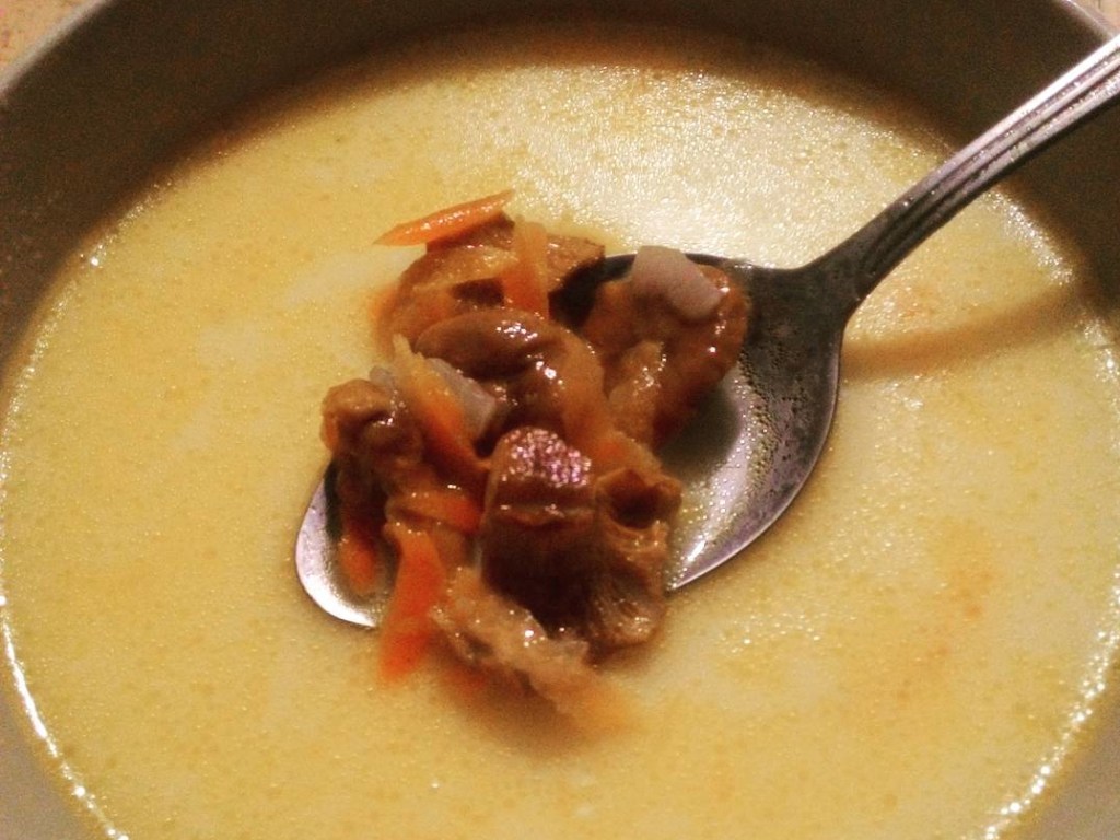 Рецепт дня: Летний суп с лисичками