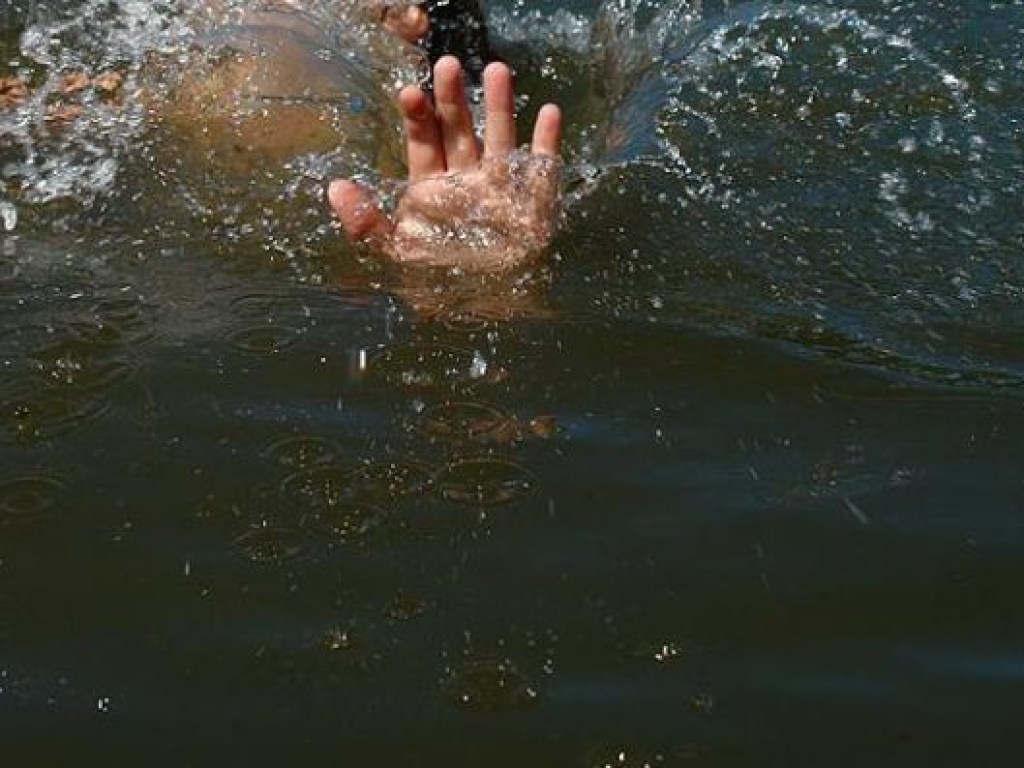 На Прикарпатье в реке обнаружили тело восьмиклассника