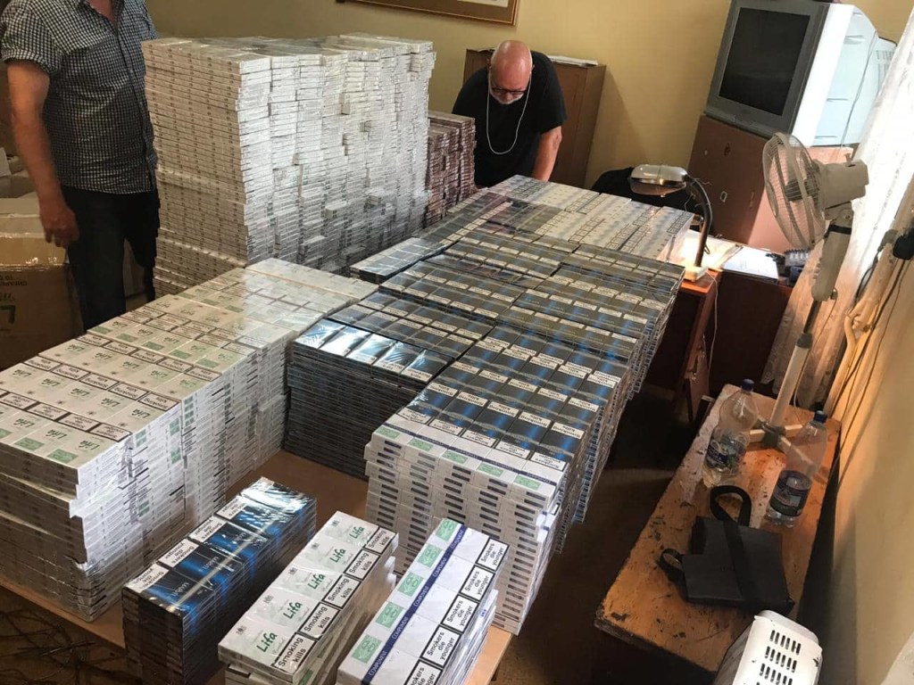 На Закарпатье в вагоне поезда нашли около 9 тысяч пачек контрабандных сигарет (ФОТО)