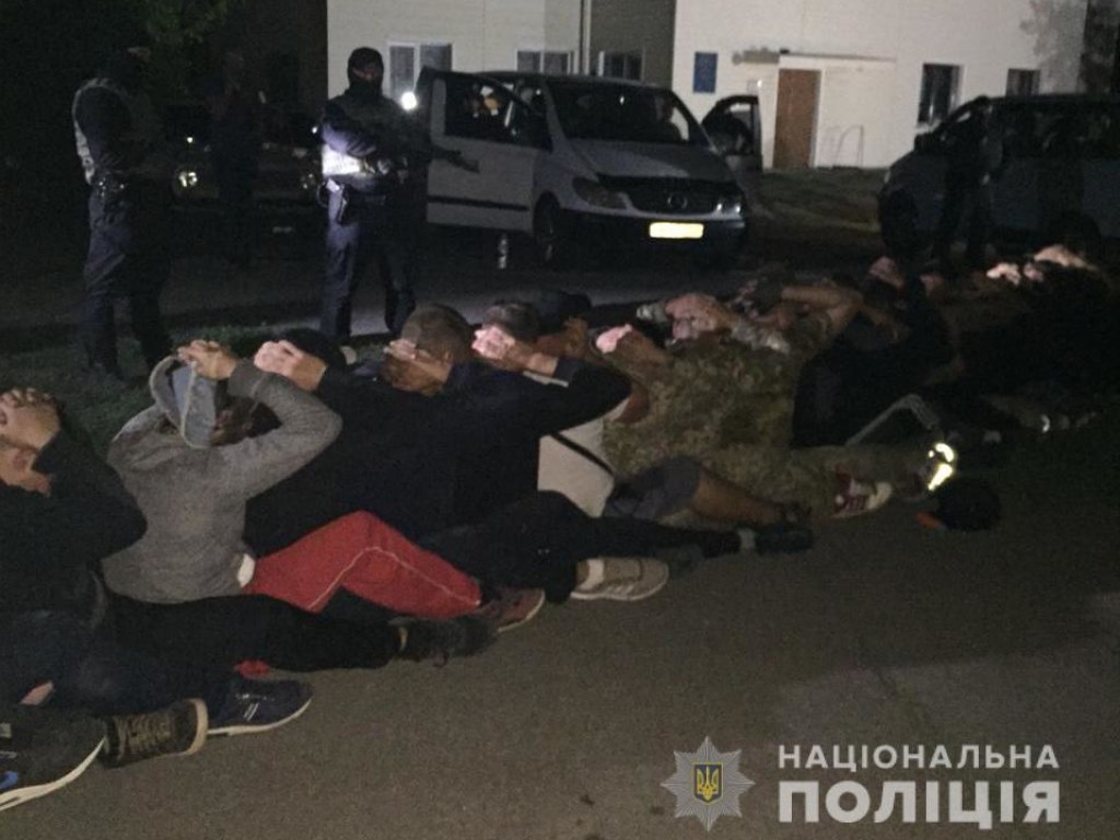 Под Харьковом полицейские задержали более 40 участников рейдерской атаки (ФОТО)