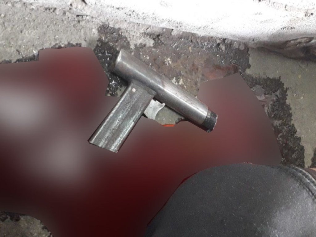 В Днепре женщина нашла в гараже труп мужа и самодельный пистолет (ФОТО)