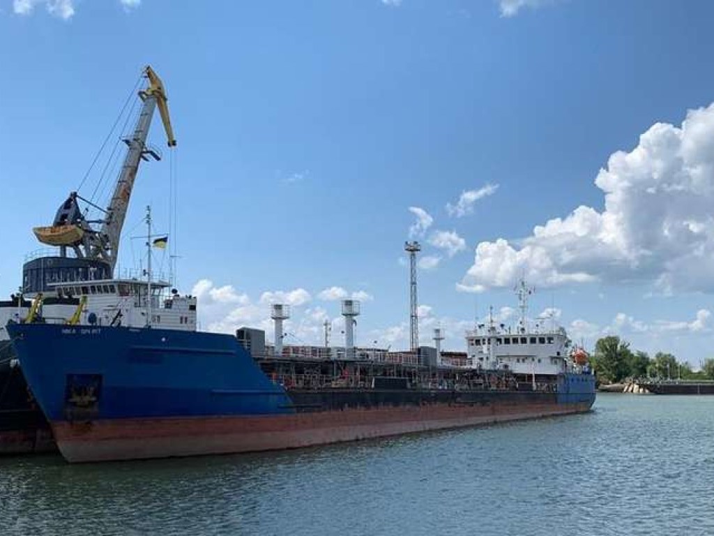 В посольстве РФ подтвердили: моряки с танкера отправились домой
