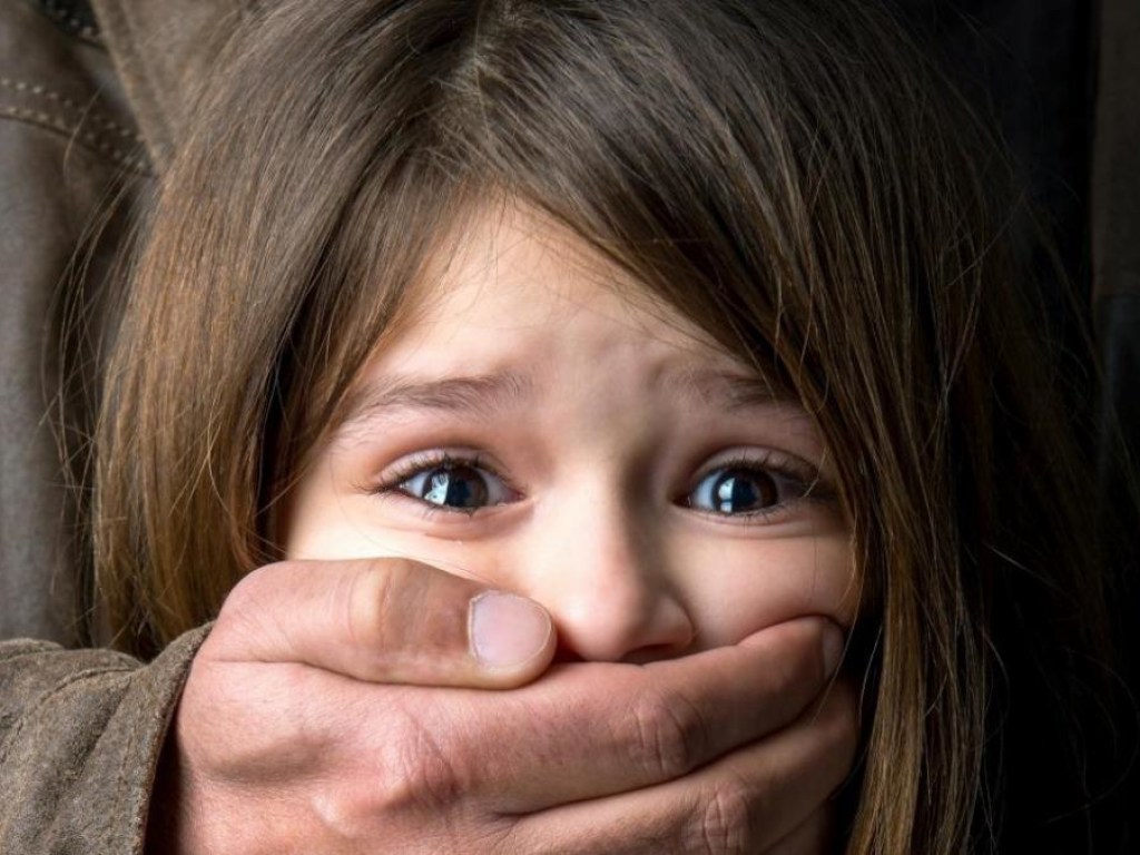 С начала года в Украине 32 ребенка стали жертвами педофилов