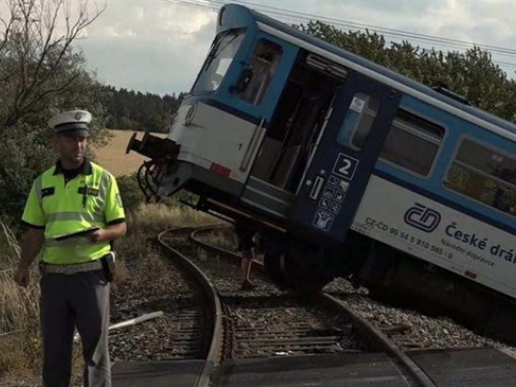 В Чехии поезд протаранил автобус с украинскими заробитчанами: есть погибшие (ФОТО, ВИДЕО)