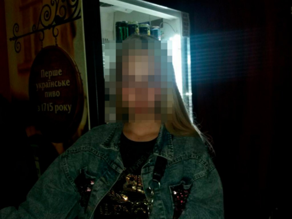 19-летняя девушка разбила мужчине лицо в Кременчуге и отобрала у него мобильный (ФОТО)