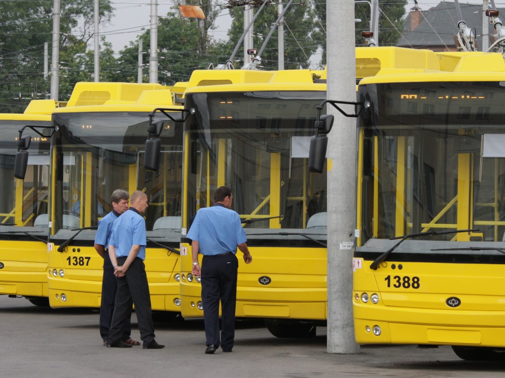 В Киеве из-за Крестного хода изменились схемы движения транспорта (ФОТО)