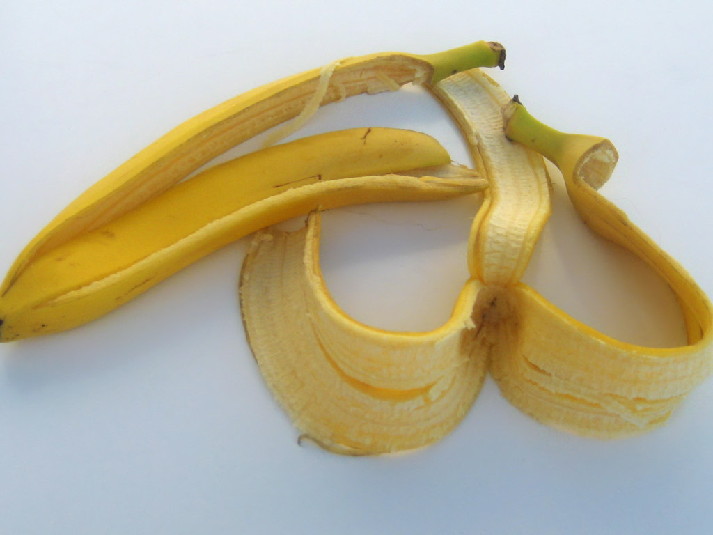Много клетчатки: эксперты рассказали о пользе банановой кожуры