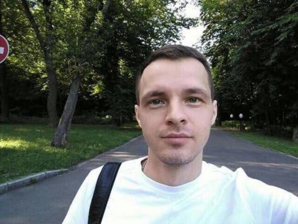 В Киеве мужчина вышел из Лавры и пропал (ФОТО)