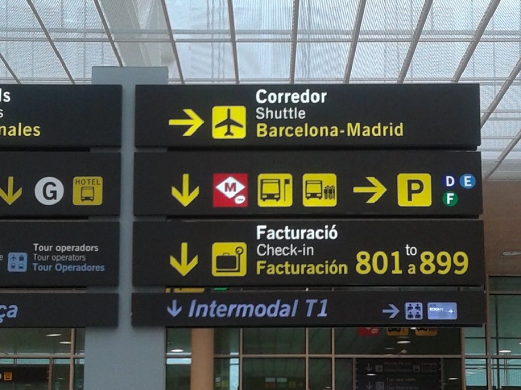 Из-за забастовки персонала в аэропорту Барселоны отменили десятки рейсов