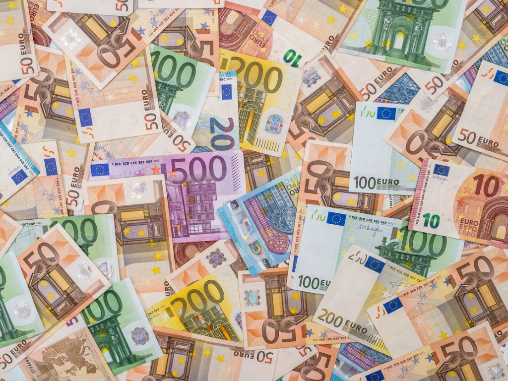 В 2019 году из обращения изъяли 251 тысяч поддельных банкнот евро