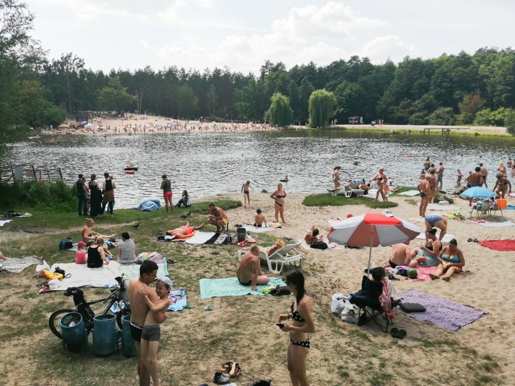 На озере в Пуще-Водице утонул 22-летний парень (ФОТО)
