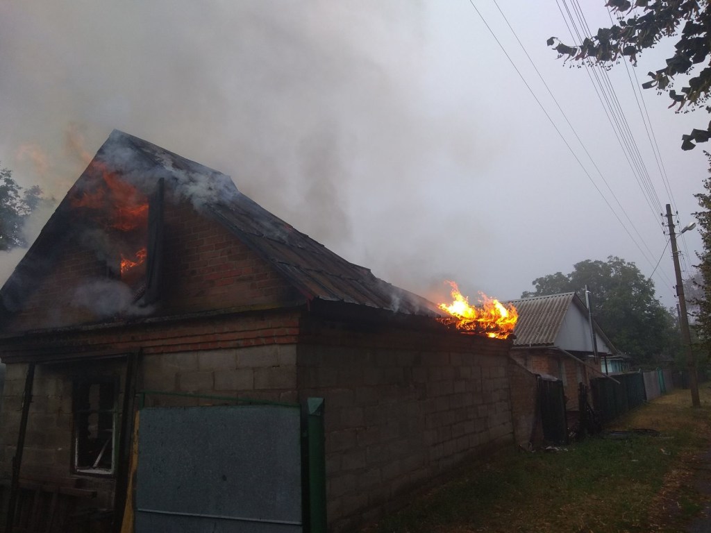 В Миргороде спасателям удалось ликвидировать масштабный пожар (ФОТО)