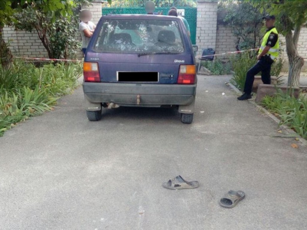 В Николаеве водитель автомобиля Fiat насмерть переехал 80-летнего пенсионера, лежавшего на дороге (ФОТО)