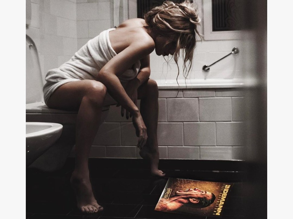 «Любовь зла, полюбишь и Линдеманна»: Лобода показала символическое фото из туалета (ФОТО)