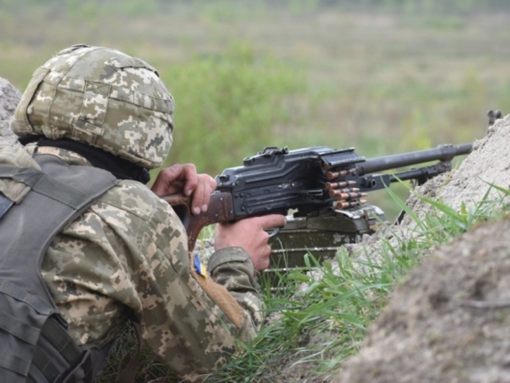 Сутки в ООС на Донбассе: три обстрела, один раненный