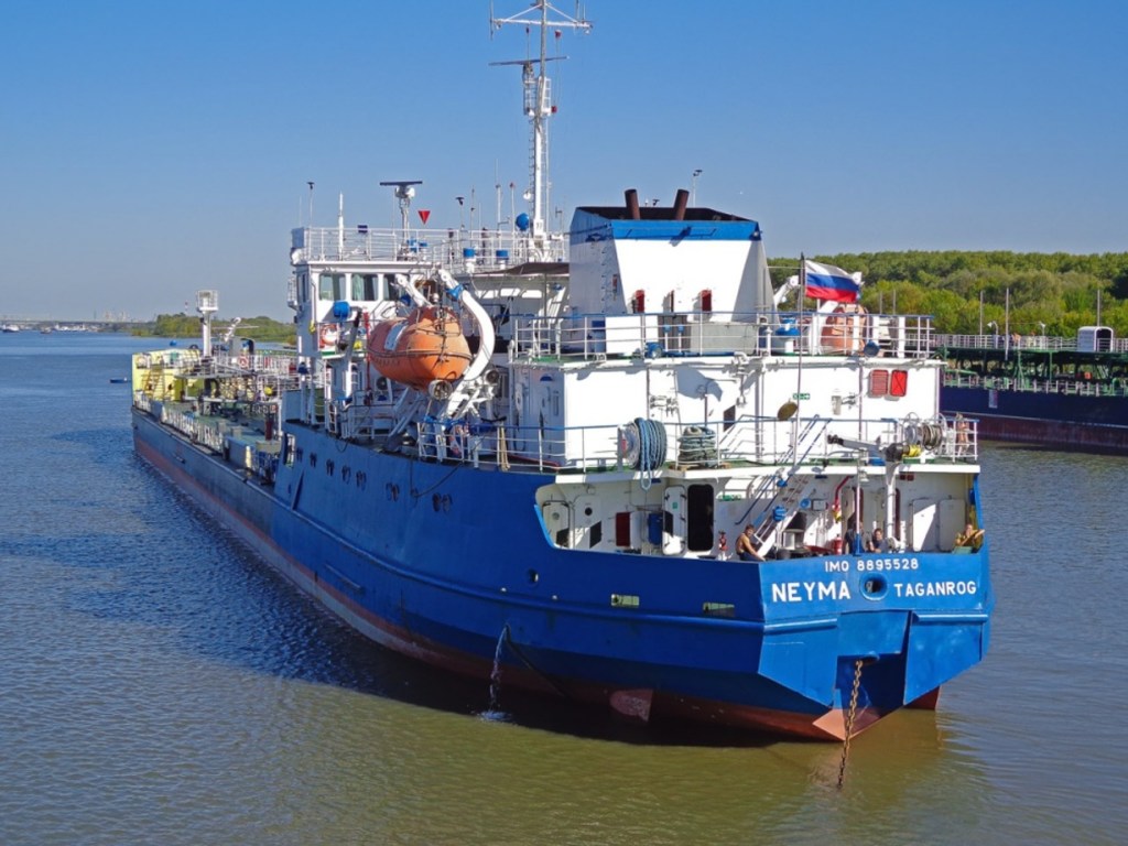 Суд арестовал российский танкер, блокировавший украинские военные корабли в Керченском проливе