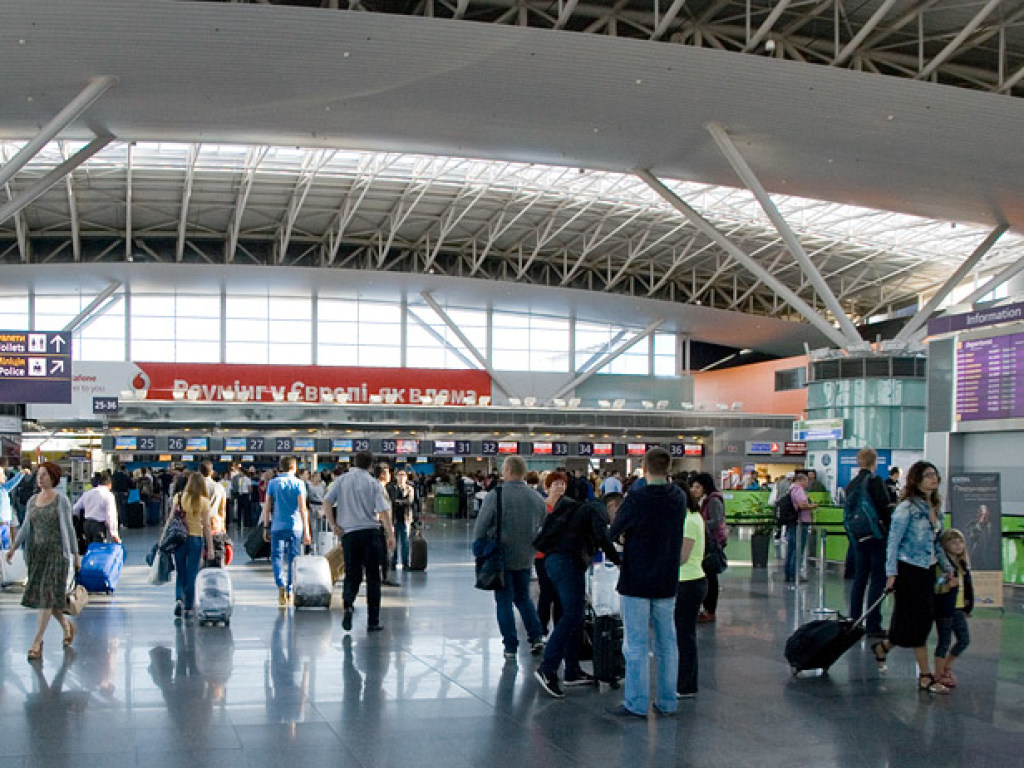 В аэропорту «Борисполь» из-за проблем с двигателем экстренно совершил посадку самолет МАУ (ВИДЕО)