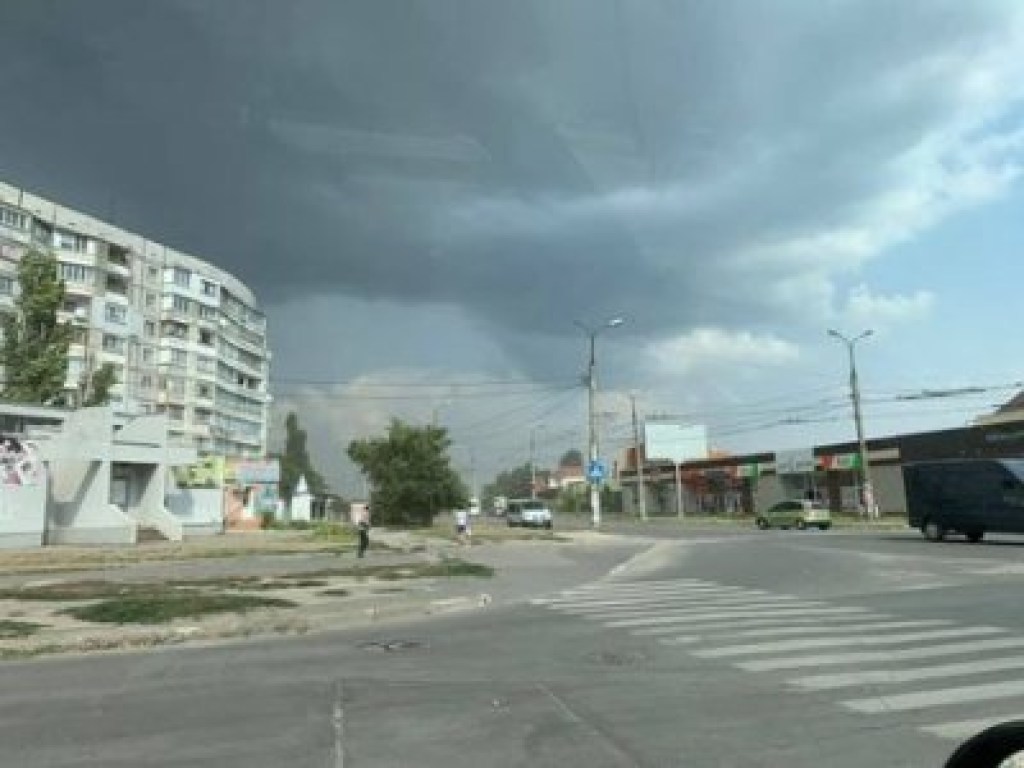 Поселок на Херсонщине накрыло песчаной бурей: фото стихии