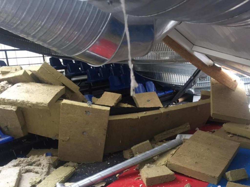 Обломки вывозили тремя грузовиками: под Днепром обвалилась крыша школы